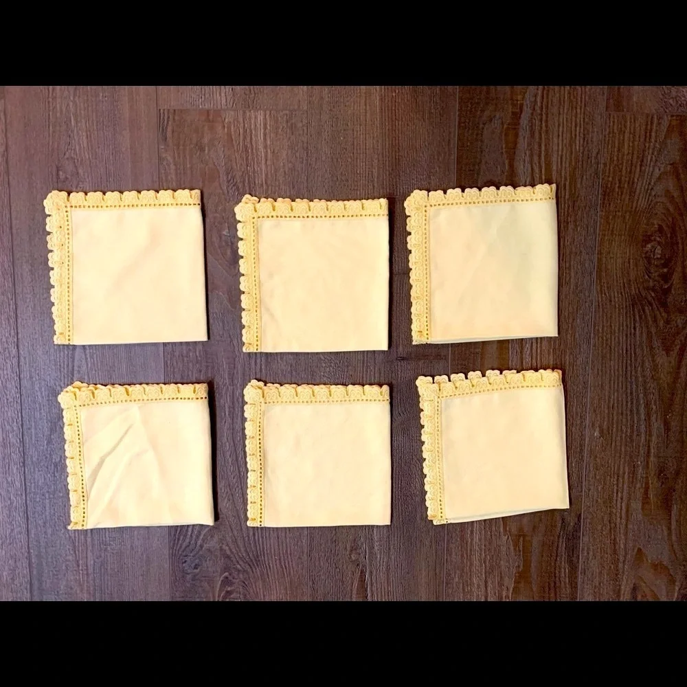 Yellow Crochet-Edged Napkin Set